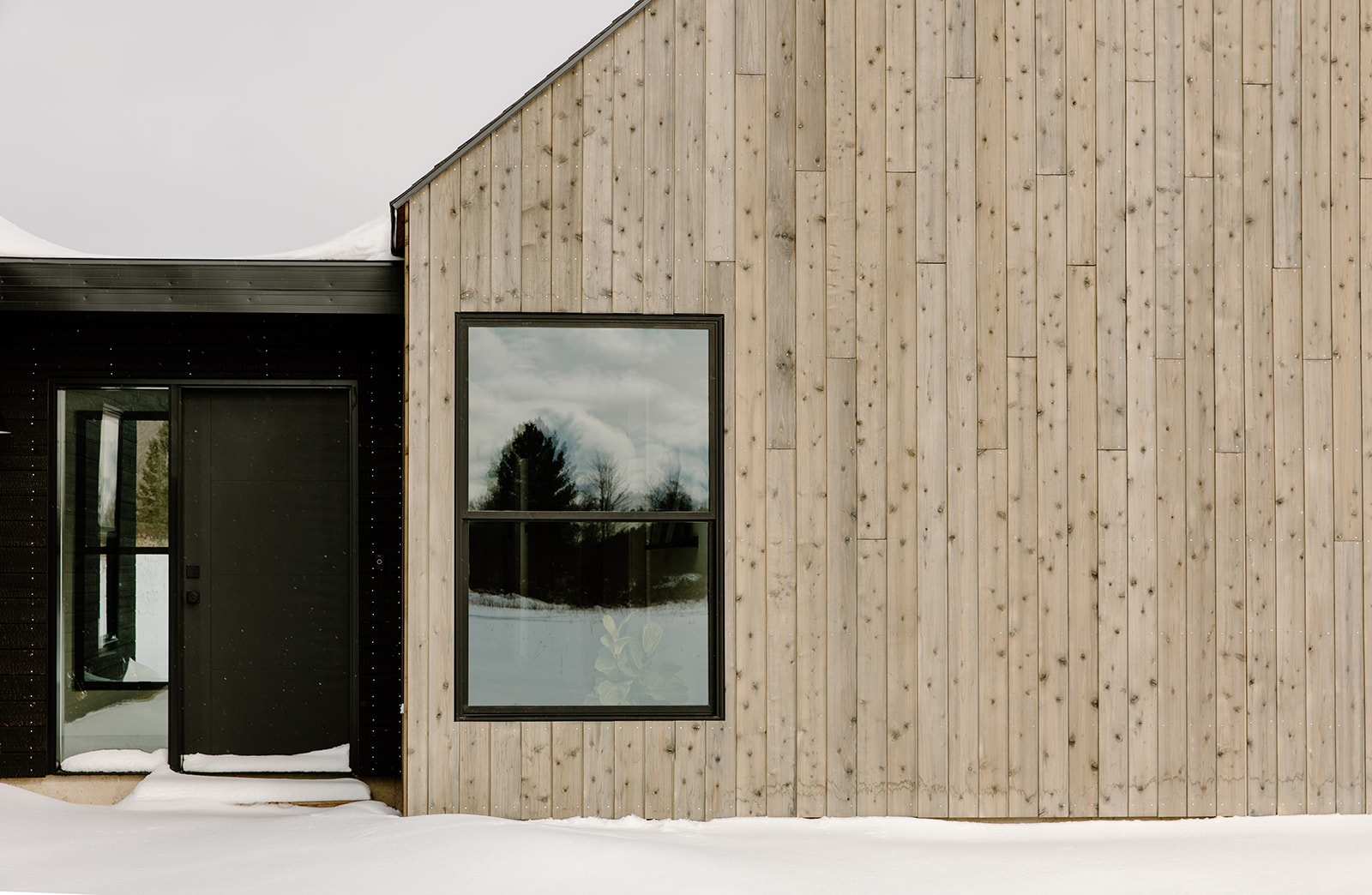 SVART HUS home clad in Sugi Weathering Stain & Gendai® Suyaki Tung Oil Black Yakisugi