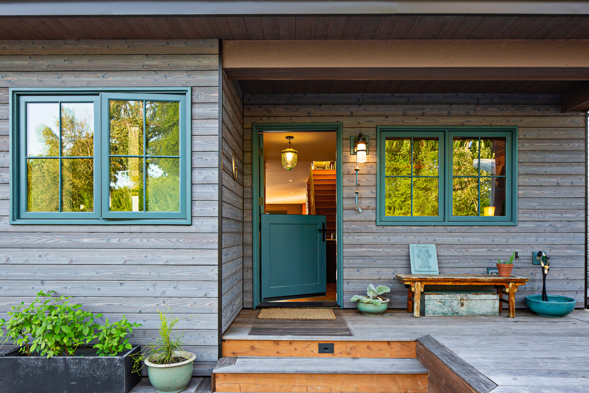 Image of Floating House in Portland, Oregon. Pika-Pika® Linseed Light Gray shou sugi ban siding.