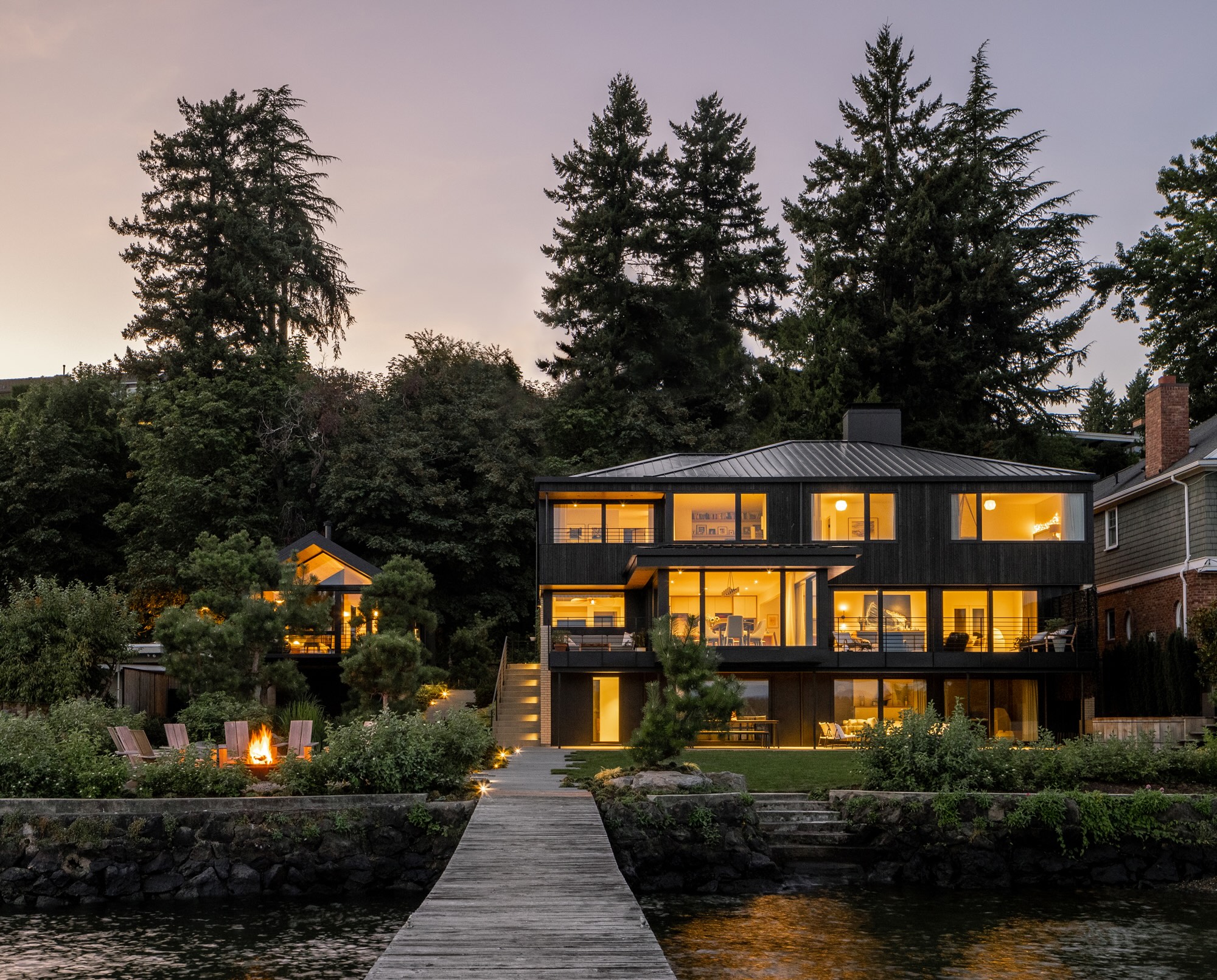 Image of Seattle Lakehouse clad in Suyaki® Tung Oil Black